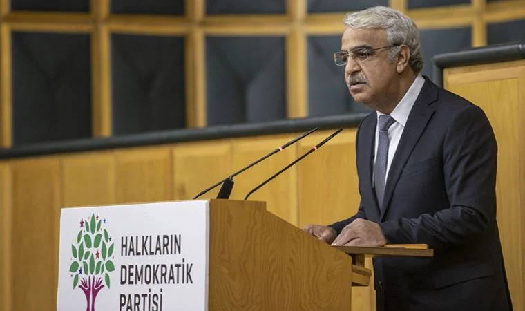 HDP Eş Genel Başkanı Mithat Sancar, AKP heyetiyle Meclis’te yaptıkları