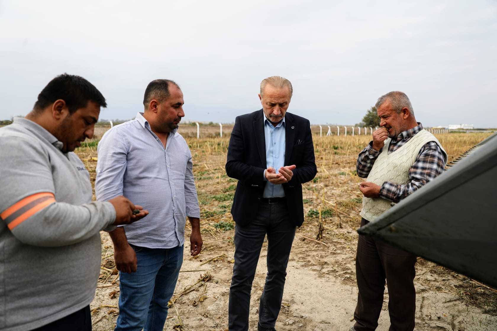 Didim Belediyesi tarafından ekimi gerçekleştirilen ayçiçeklerinde hasat başladı. Cumhuriyet Halk
