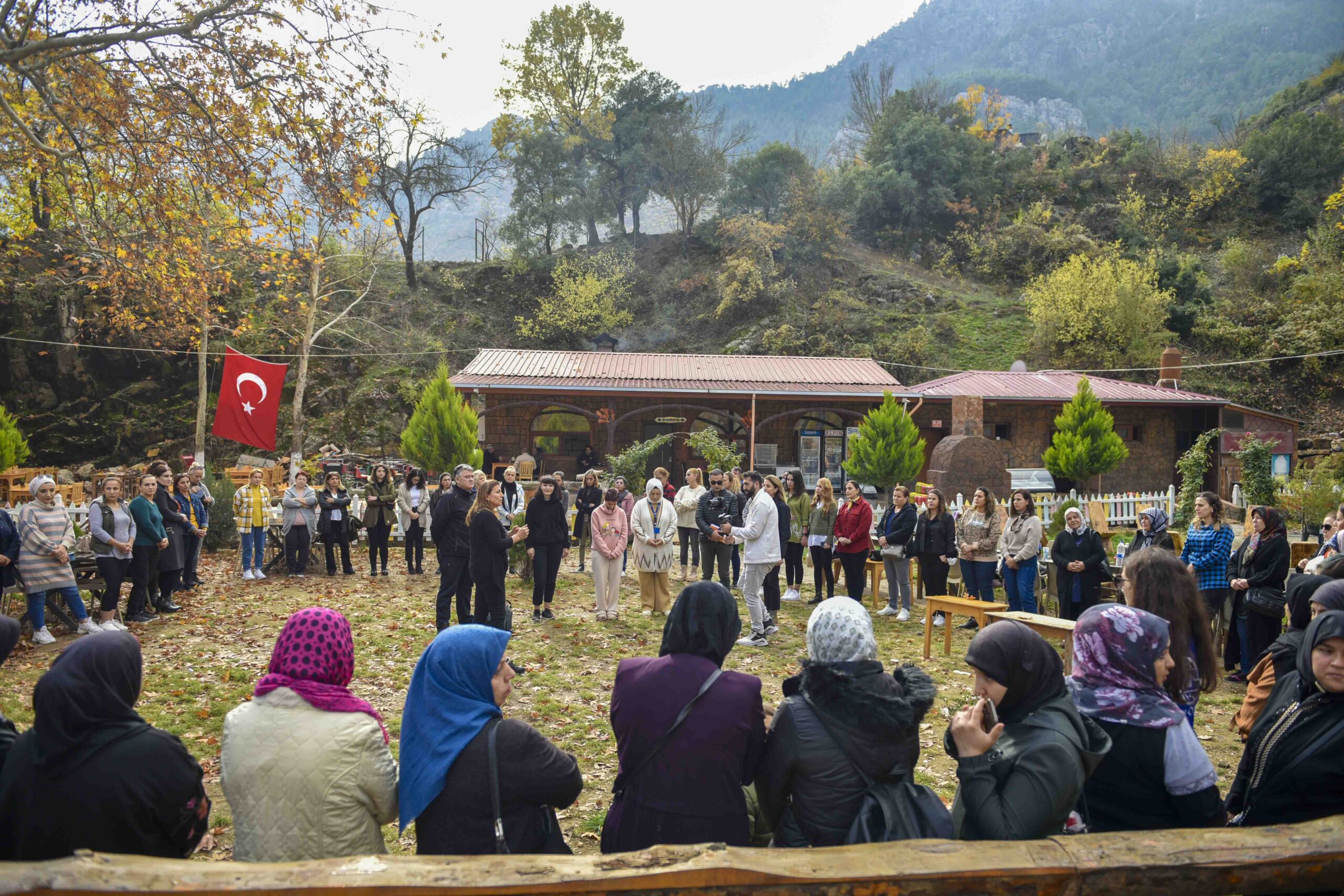 Adana Büyükşehir Belediyesi kadına yönelik şiddete karşı bir dizi etkinlik