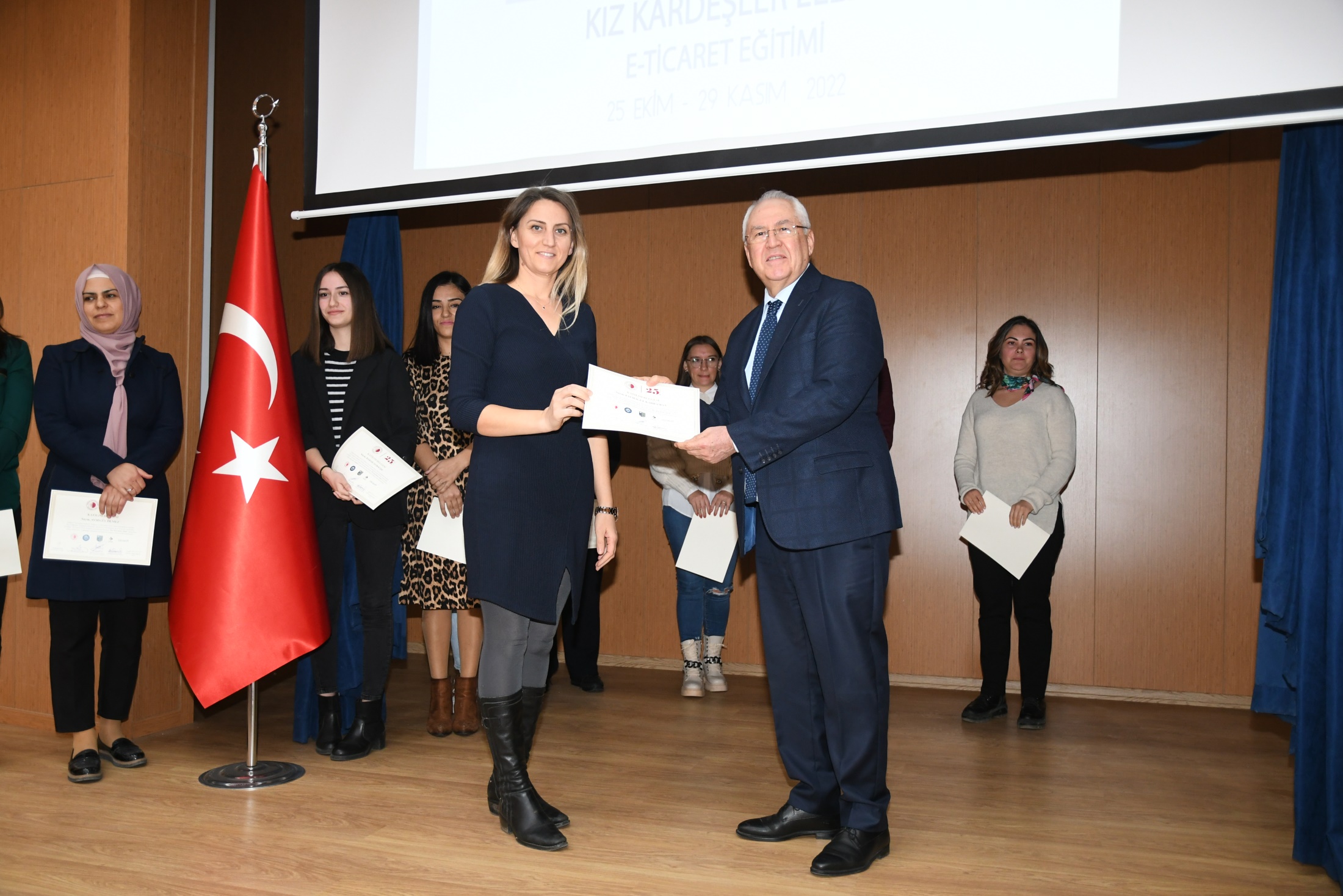 “E-ticareti” öğrendiler Karabağlar Kent Konseyi ve İzmir Soroptimist Kulübü işbirliğiyle