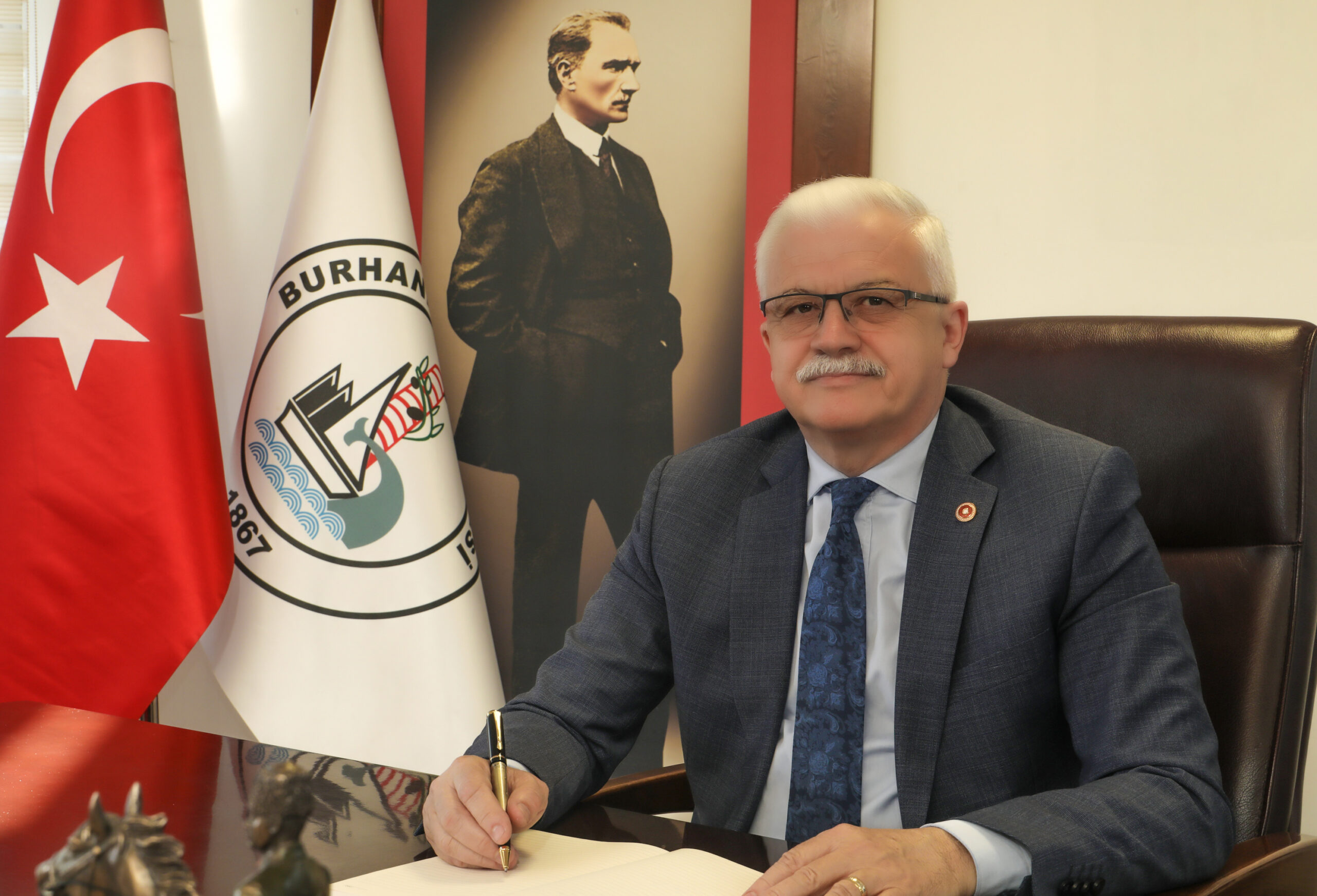 Umut ve beklentilerle dolu yeni bir yıla daha girmenin mutluluğu