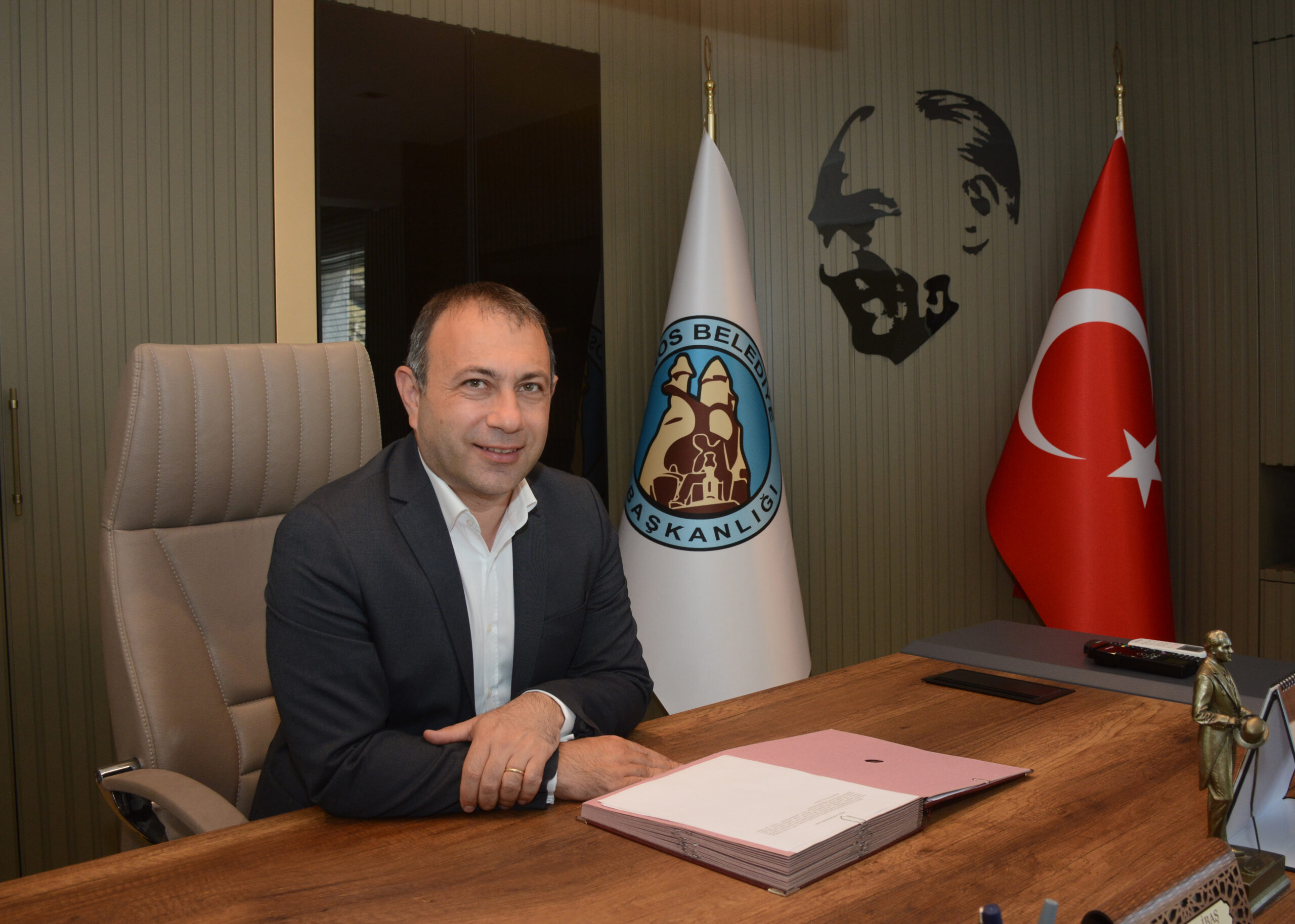 Avanos Belediye Başkanı Celal Alper İBAŞ, yeni yıl dolayısıyla bir