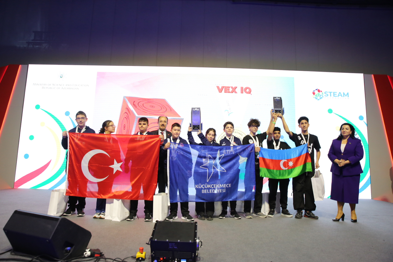 KÜÇÜKÇEKMECELİ ÖĞRENCİLERDEN BÜYÜK BAŞARI KÜÇÜKÇEKMECE BELEDİYESİ’NİN DESTEKLEDİĞİ İLTER ROBOT TAKIMI