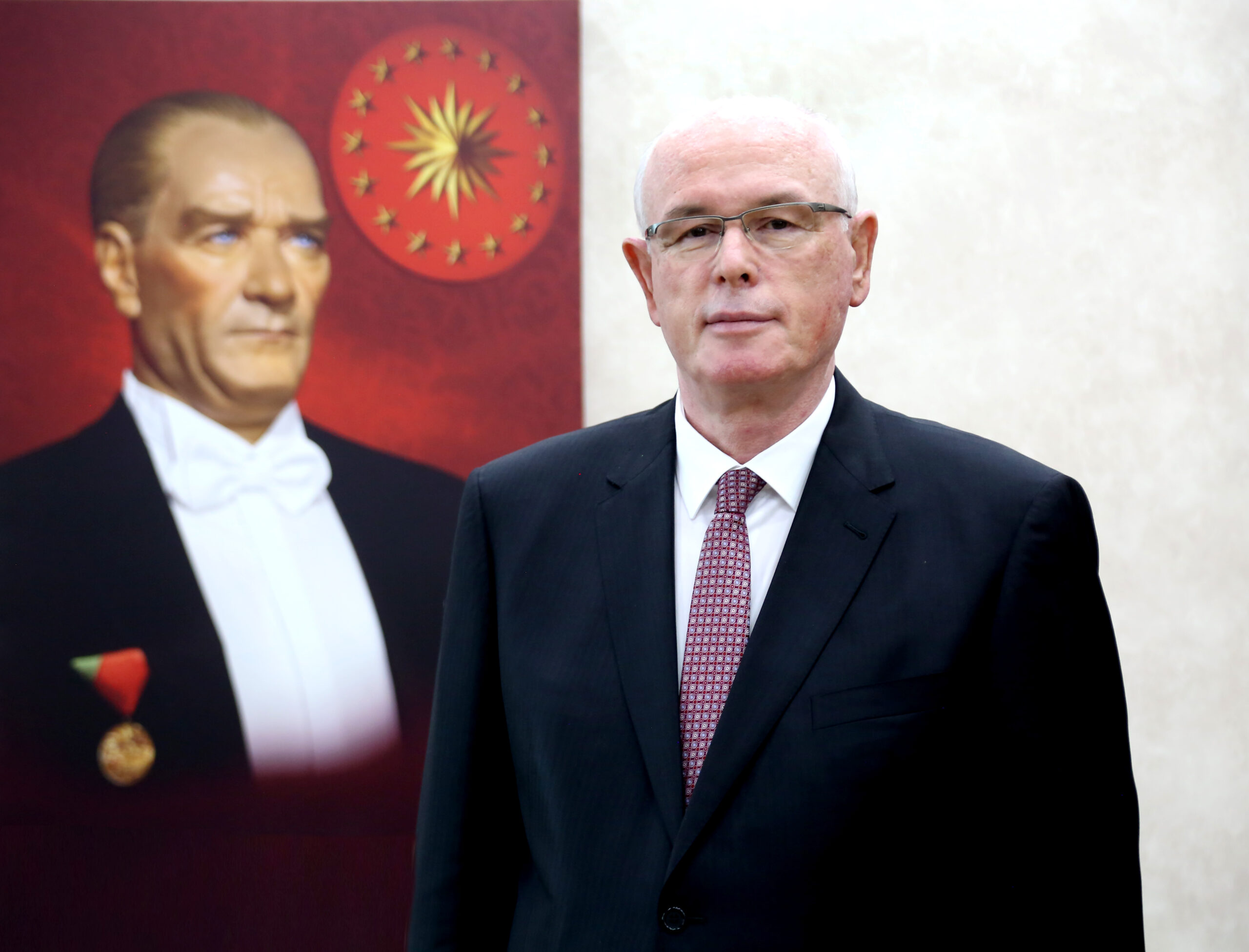 Odunpazarı Belediye Başkanı Kazım Kurt, yılbaşı nedeniyle bir mesaj yayınladı.