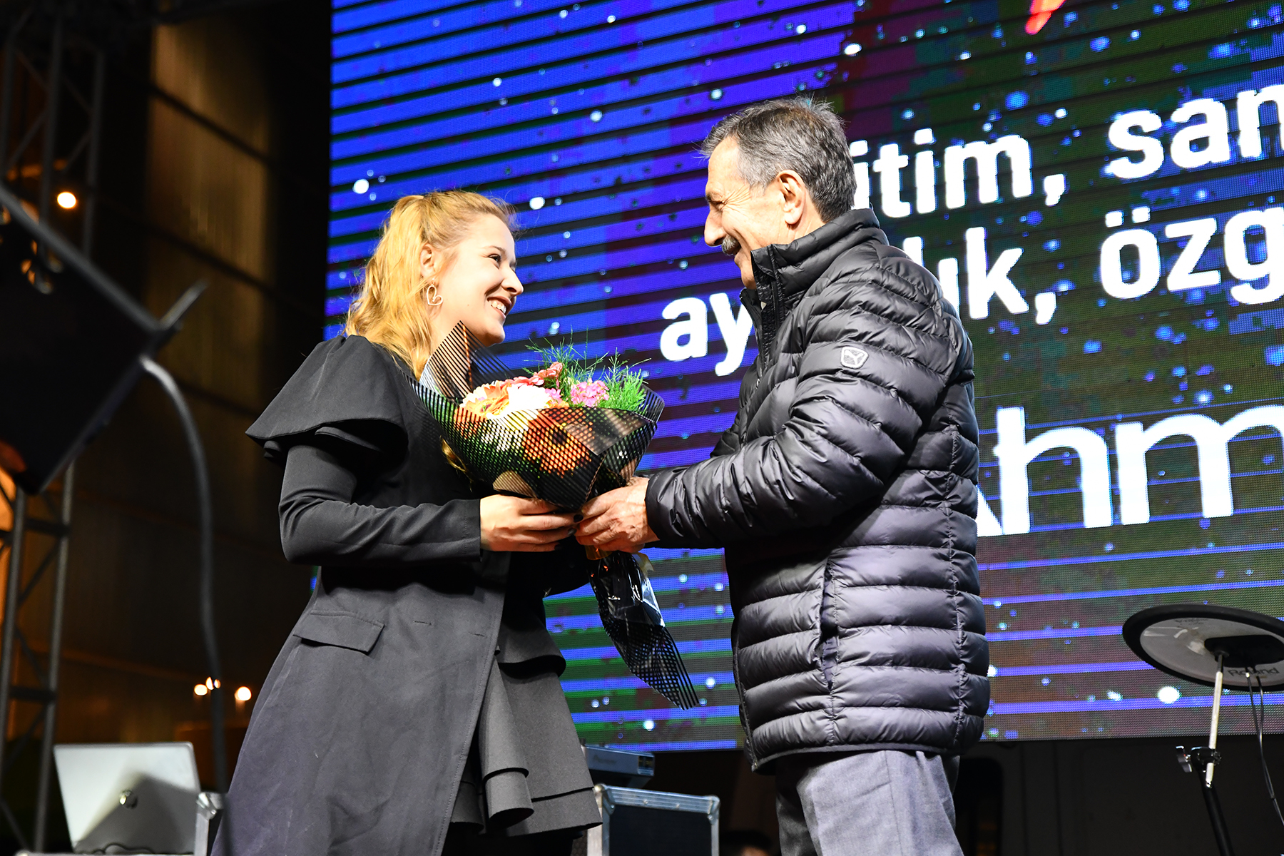 Tepebaşı Belediyesi ve Espark AVM iş birliğinde düzenlenen konser programı