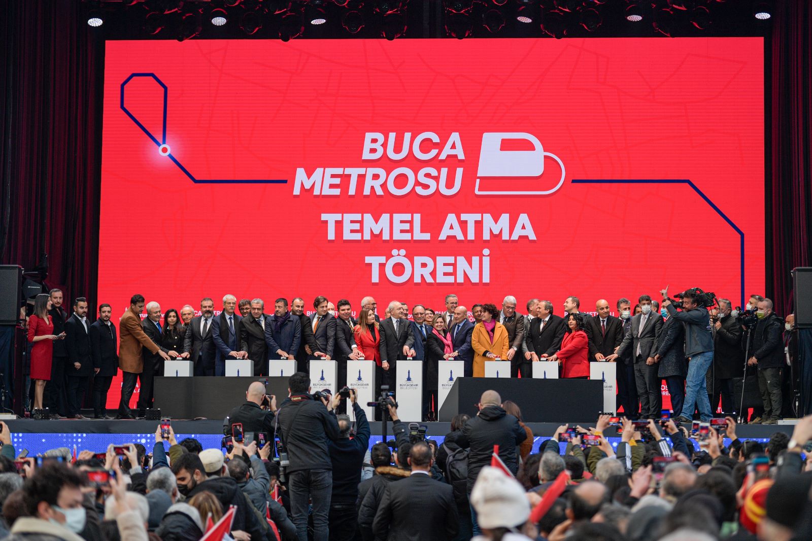 İzmir Büyükşehir Belediyesi döviz kurlarındaki rekor artışların damga vurduğu 2022’de,
