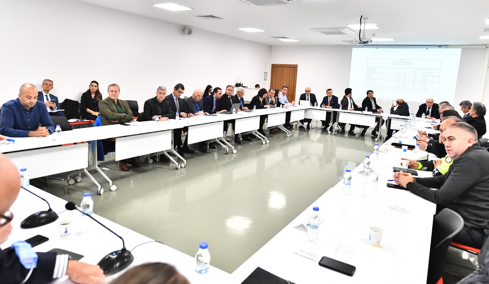 İzmir’de Toplu ulaşım ücretlerine yeni tarife; Yani ZAM Geldi. Yeni Yılın Müjdesi İzmir Büyükşehir Belediyesi Ulaşım Koordinasyon Merkezi kent içi toplu ulaşım