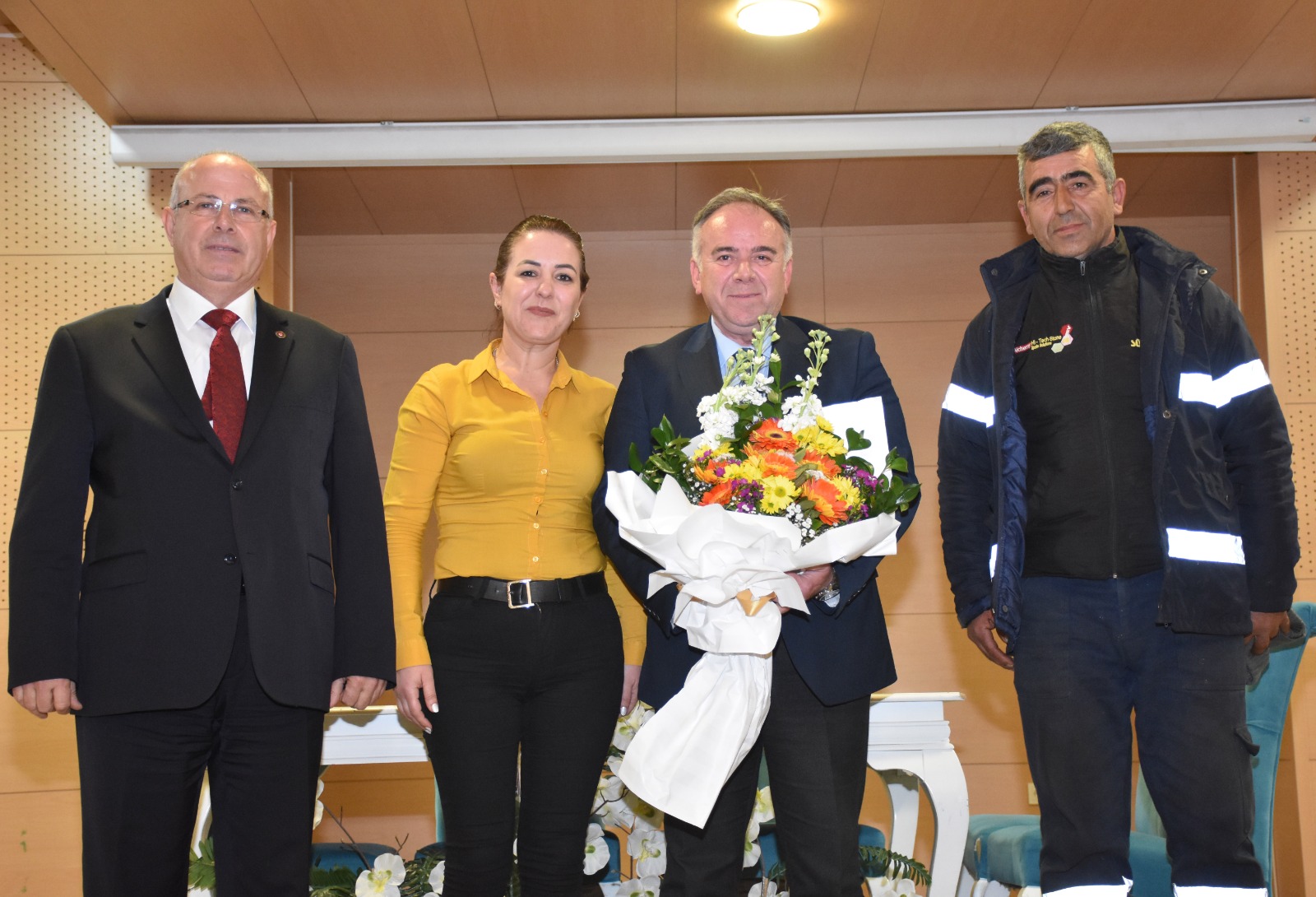 BELEDİYE BAŞKANI FUAT ÖNDEŞ ÇALIŞANLARININ YÜZÜNÜ GÜLDÜRDÜ. Germencik Belediyesi ve