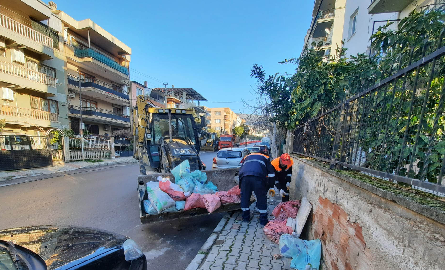 Bayraklı’nın tüm cadde ve sokaklarında daha temiz ve daha yaşanabilir