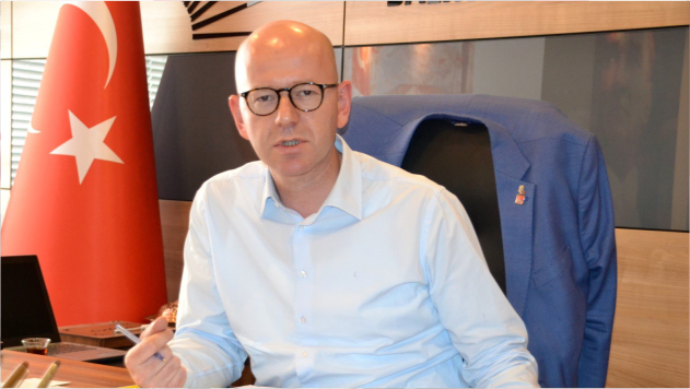 CHP’li Sarı, 1 milyona yakın öğrencinin okulunu bıraktığına dikkat çekti.
