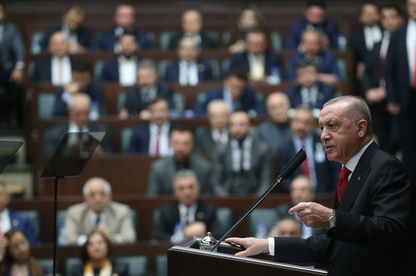 AKP’li Cumhurbaşkanı Recep Tayyip Erdoğan, partisinin grup toplantısında değerlendirmelerde bulunuyor.