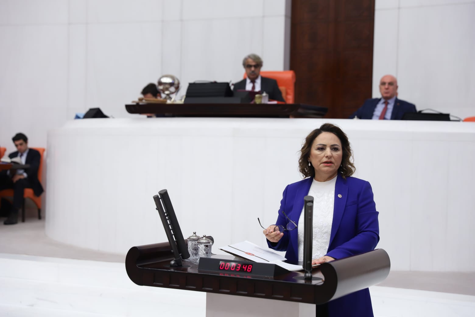 CHP Adana Milletvekili Dr. Müzeyyen Şevkin, mecliste yaptığı konuşmada sözleşmeliler