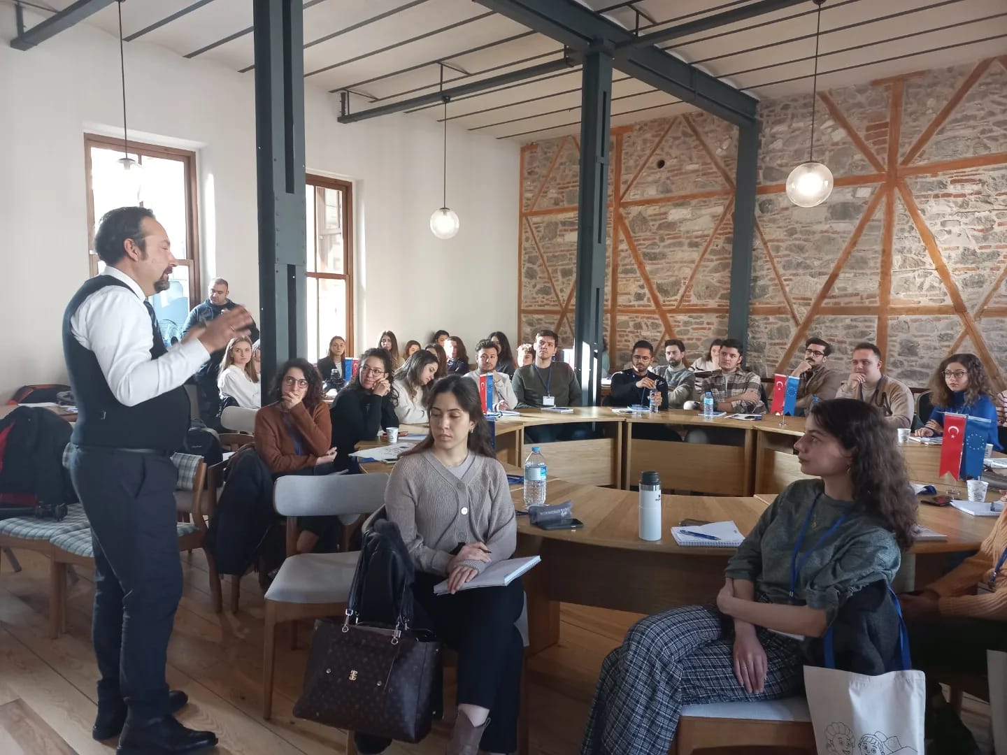İzmir Büyükşehir Belediyesi’nin öncülüğünde hazırlanan İzmir Sürdürülebilirlik Elçileri Eğitim Programı’nın