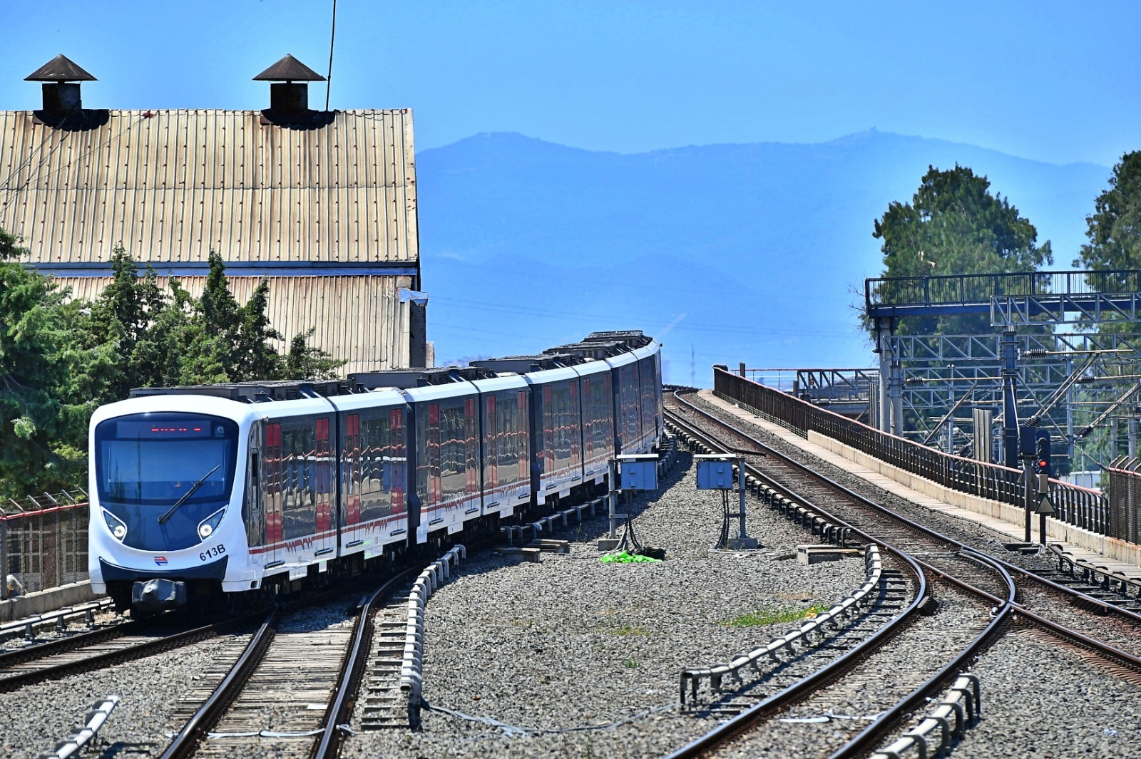 Kentin ulaşım ağının ana damarlarından İzmir Metro A.Ş. aldığı önlemlerle