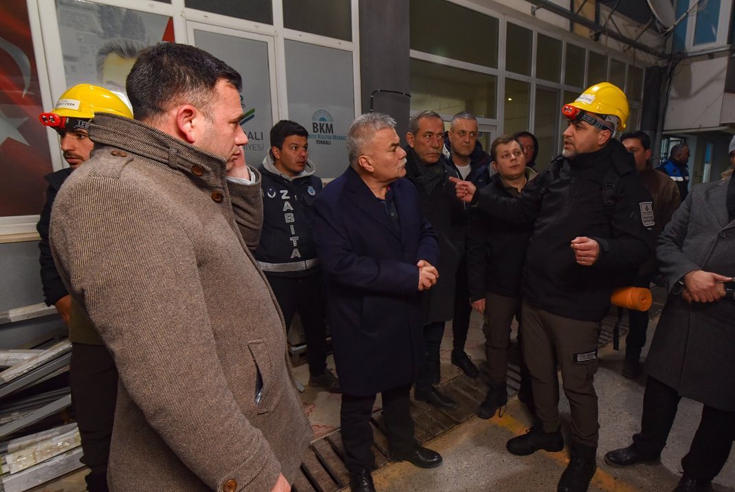 Dünden beri depremin yaralarını sarmak adına seferber olan Torbalı Belediyesi,