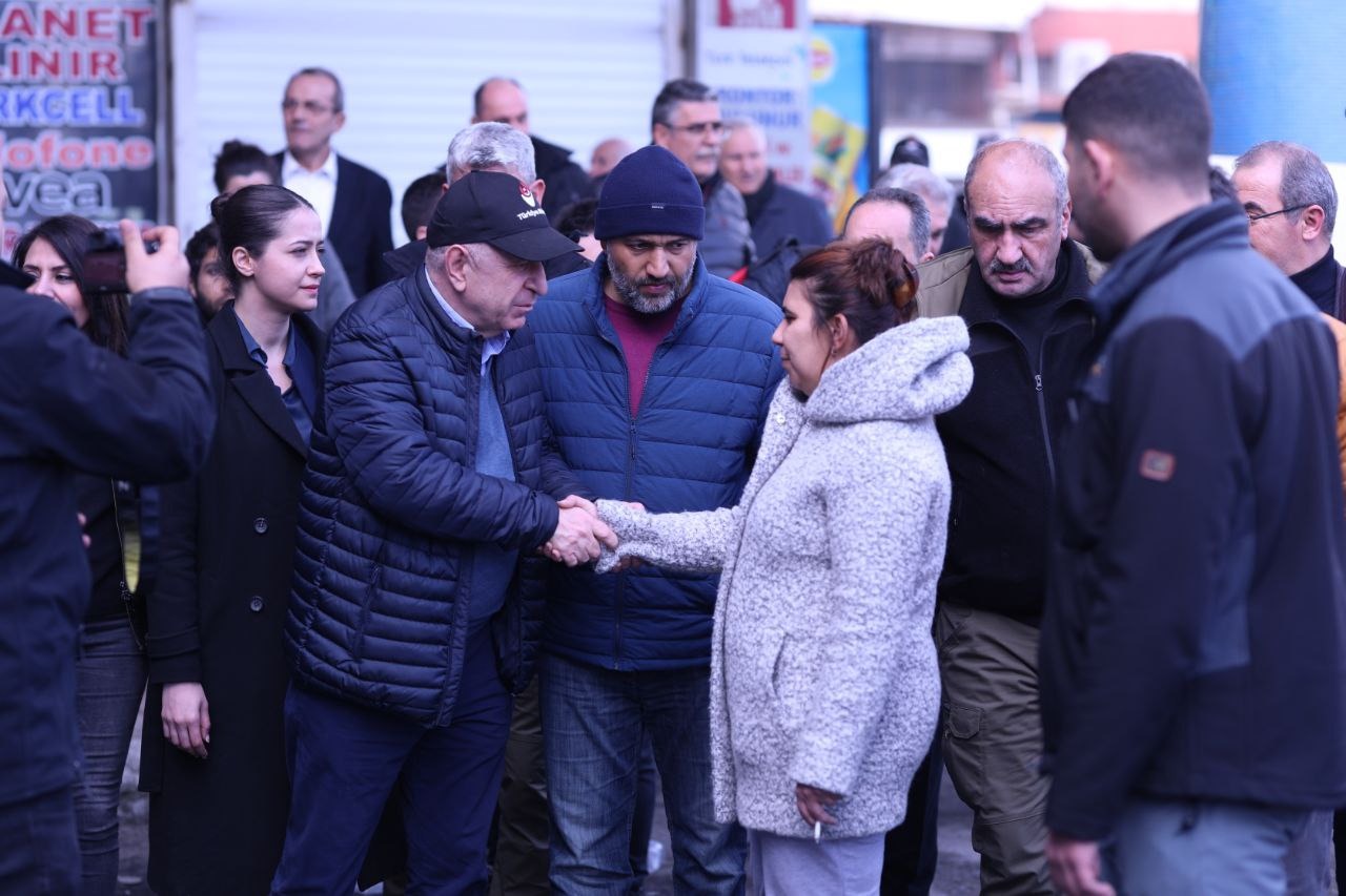 Deprem bölgesini ziyaret eden Zafer Partisi Genel Başkanı Prof. Dr.