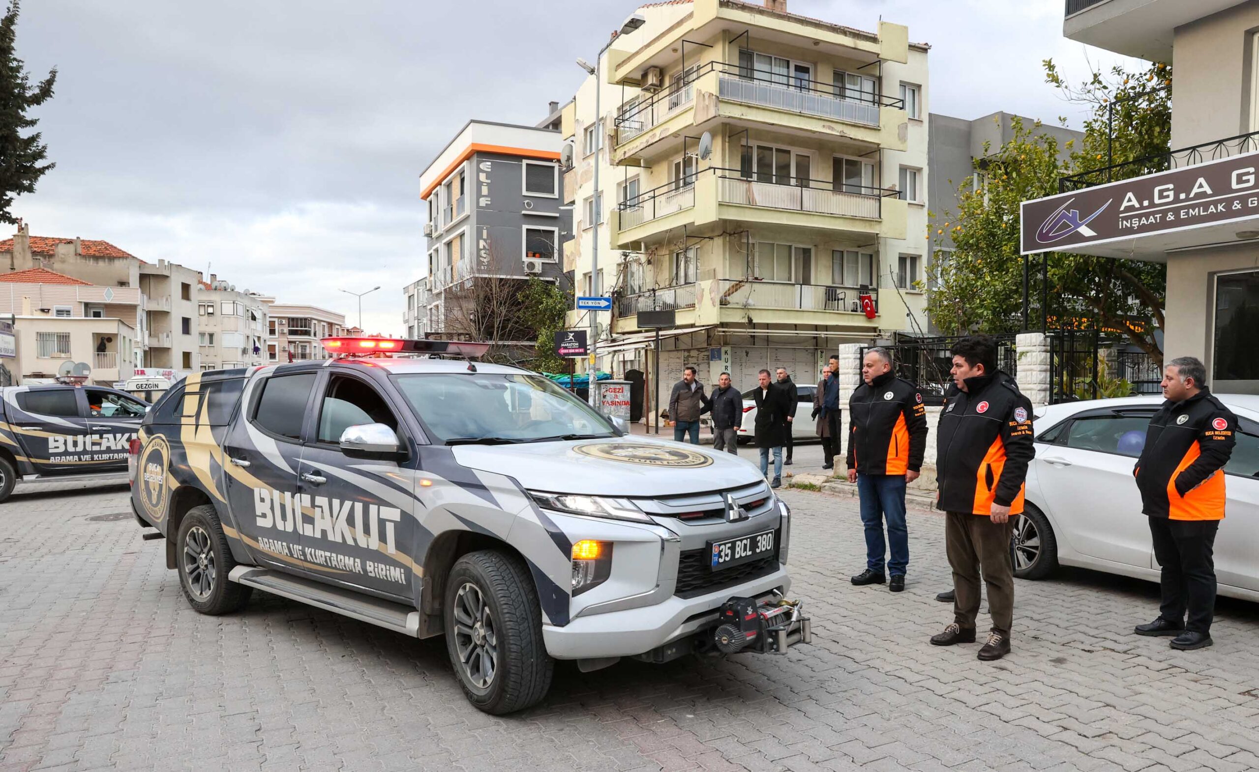 Buca Belediye Başkanı Erhan Kılıç, belediyenin arama kurtarma birimi BUCAKUT