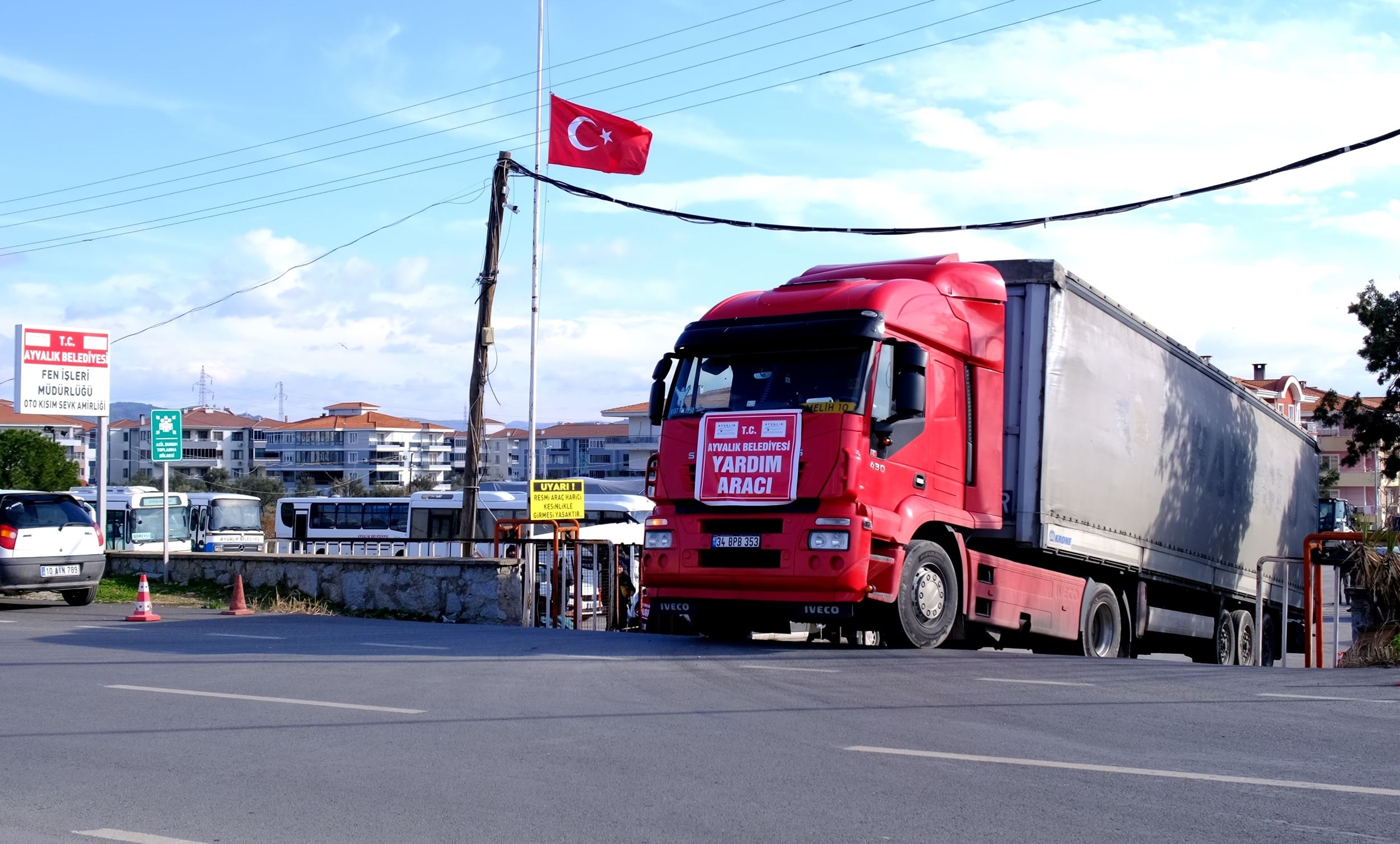 AYVALIK’TA DEPREM BÖLGESİNE YARDIM KÖPRÜSÜ KURULDU Kahramanmaraş merkezli meydana gelen ve 10 ilde etkisini gösteren büyük