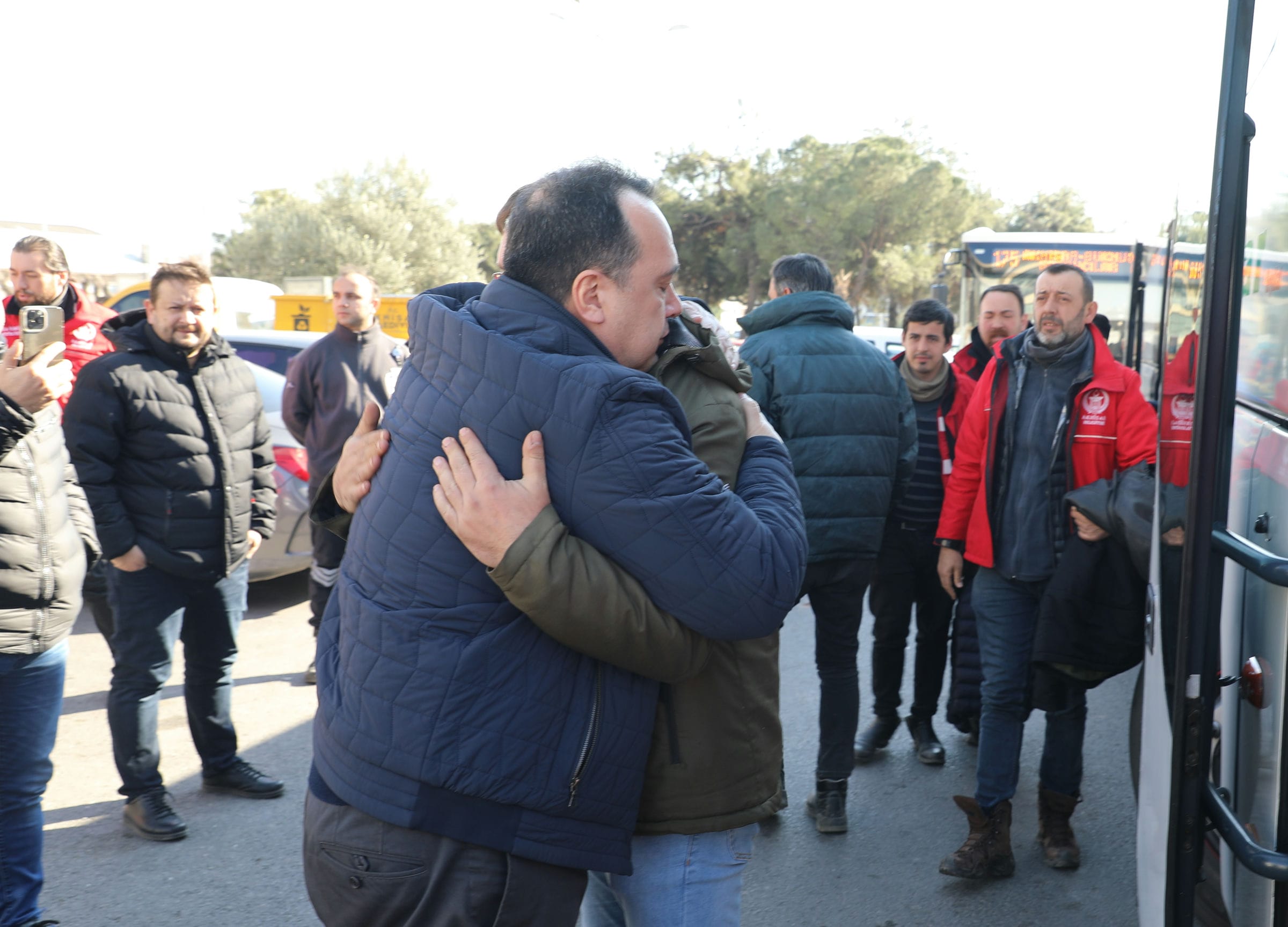 Akhisar Belediyesi, deprem bölgesinden ilçeye gelmek isteyen afetzedeler ile arama