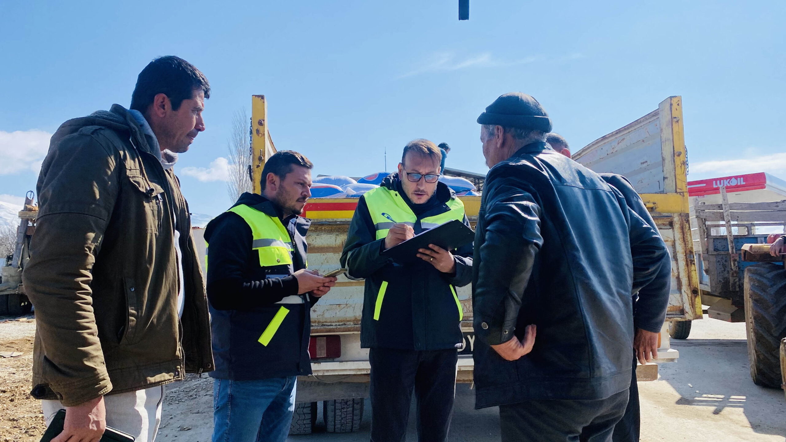 Eskişehir Büyükşehir Belediyesi afet bölgesindeki hayvan üreticilerine destekamacıyla başlattığı çalışmayla