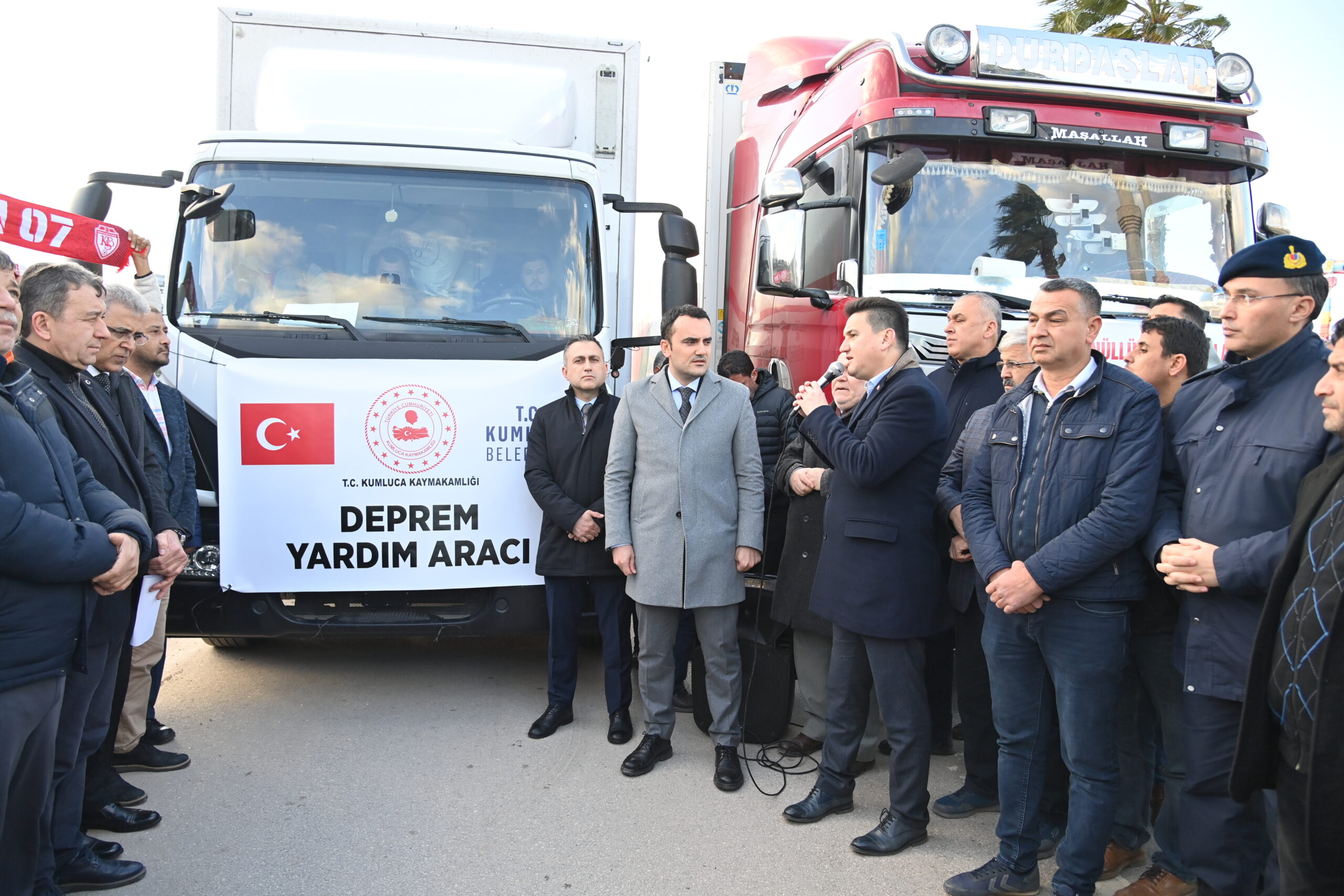 Kumluca’dan deprem bölgesine yardım için ilk gün giden iki aracın