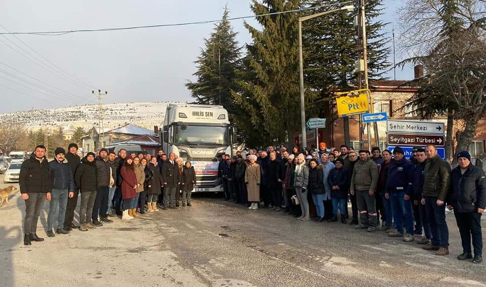 SEYİTGAZİ’DE GÜN, DAYANIŞMA VE BİRLİK OLMA GÜNÜDÜR! Seyitgazi Belediyesi yaşanan deprem felaketinden etkilenen depremzedeler için başlattığı yardımkampanyası
