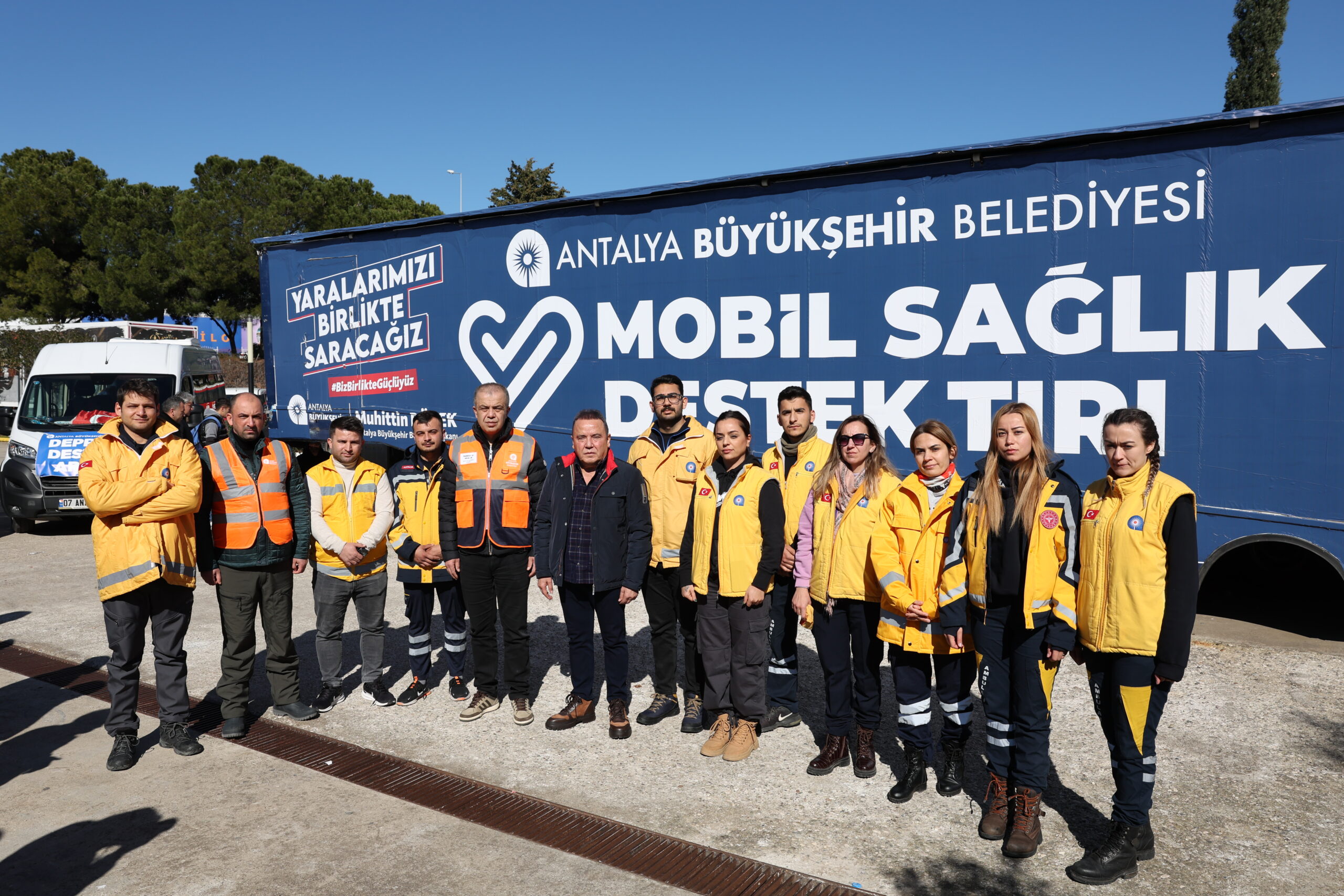 Antalya Büyükşehir Belediyesi Hatay’a  20 yataklı Mobil Sağlık Destek Tırı