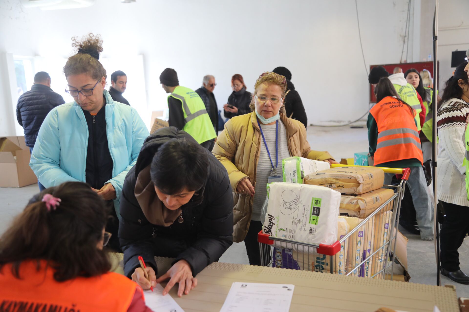 BODRUM’DAN 52 ARAÇ BÖLGEYE SEVK EDİLDİ 6 Şubat sabaha karşı ve aynı gün öğle saatlerinde Kahramanmaraş’ın