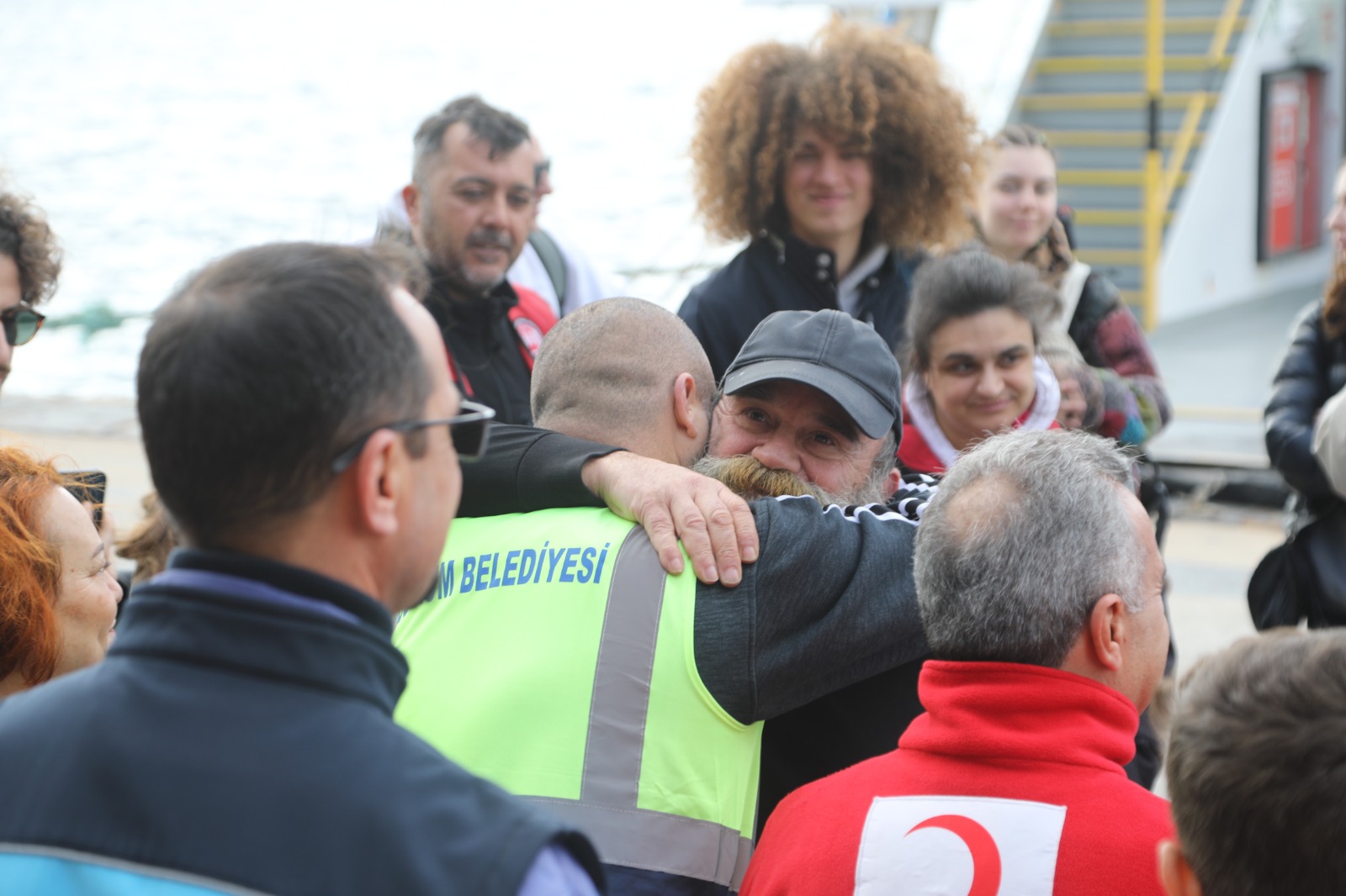 Yunanistan Kızılhaç heyetine bağlı yardım ekibi, Bodrum’da dayanışma zinciri oluşturdu. 30