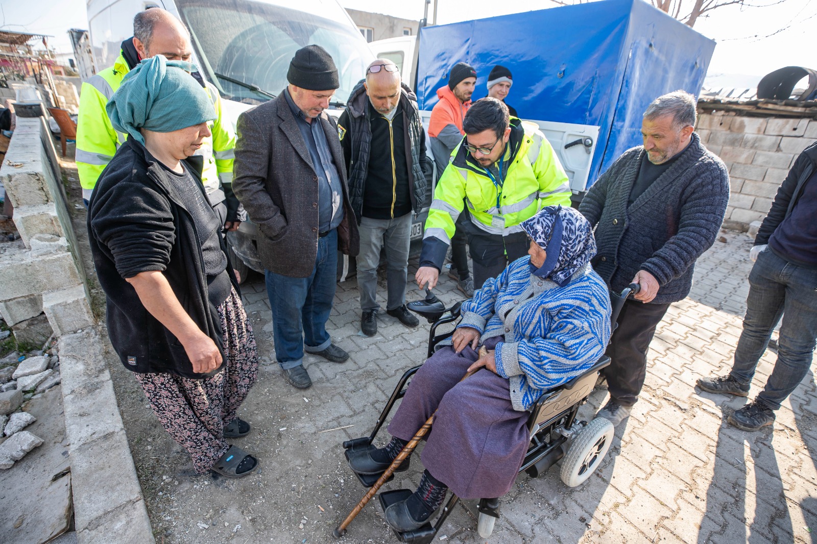 İzmir Büyükşehir Belediyesi’nin Kahramanmaraş Afet Koordinasyon Merkezi, bölgede yıkım yaşanan