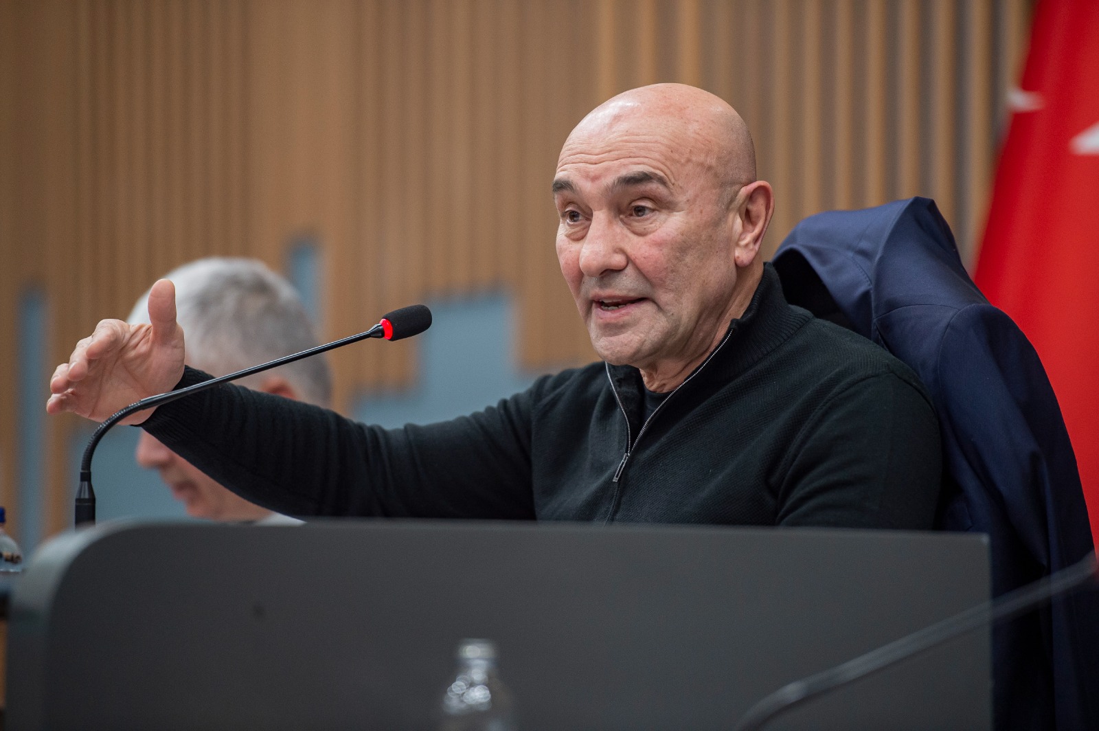 SOYER “Her depremzedeye 10’ar bin lira kira desteği vermek istiyoruz” İzmir Büyükşehir Belediye Başkanı Tunç Soyer, sivil toplum kuruluşlarının temsilcileriyle
