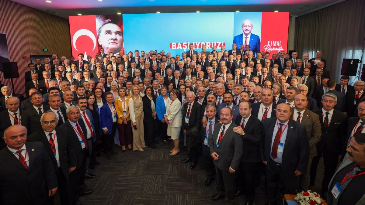 CHP Genel Başkanı Kemal Kılıçdaroğlu, partisinin belediye başkanlarıyla “seçim” gündemi