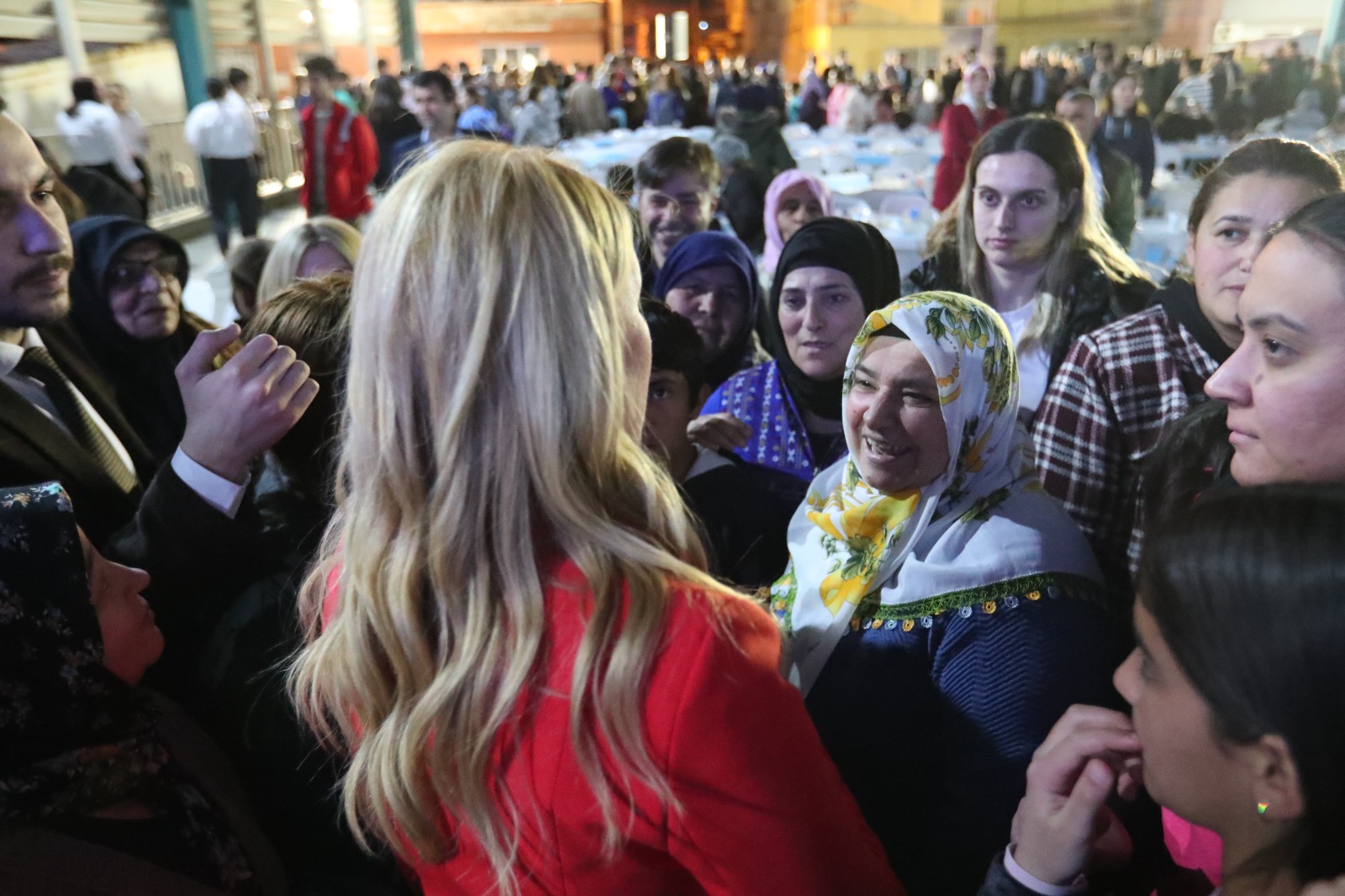 Merkezefendi Belediyesi, mahalle iftarlarının ilkini İlbade Mahallesi’nde binlerce kişinin katılımıyla