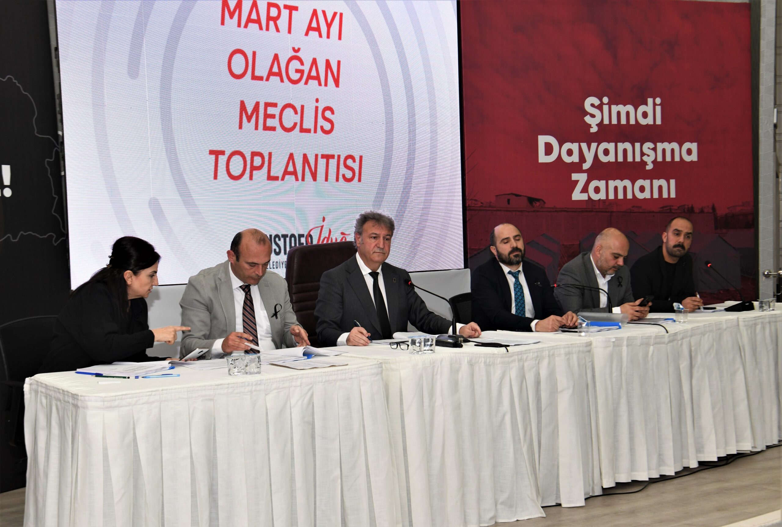 Bornova Belediye Başkanı Dr. Mustafa İduğ, deprem bölgesinde kurdukları 2500