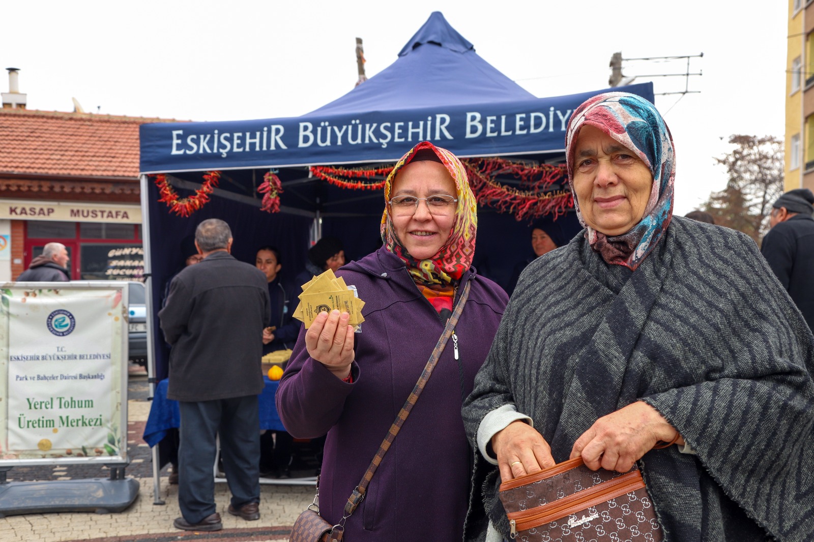Eskişehir Büyükşehir Belediyesi’nin “Bir avuç tohum, bir ömür bağımsızlıktır”sloganıyla Yerel