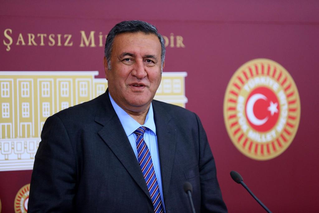 Cumhuriyet Halk Partisi Niğde Milletvekili Ömer Fethi Gürer, traktör fiyatlarındaki