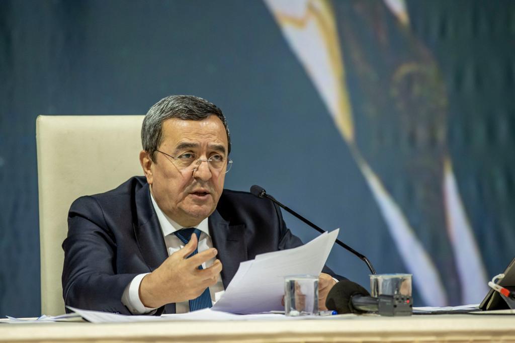 Konak Belediye Başkanı Abdül Batur, belediye meclis toplantısında, depreme dirençli,