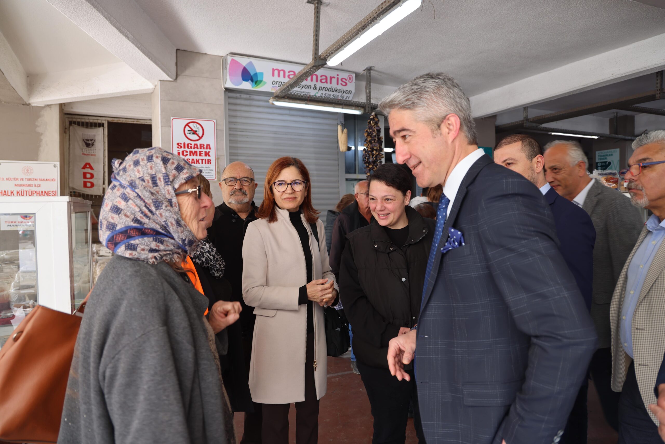 Her fırsatta esnafı ve vatandaşları ziyaret eden Marmaris Belediye Başkanı