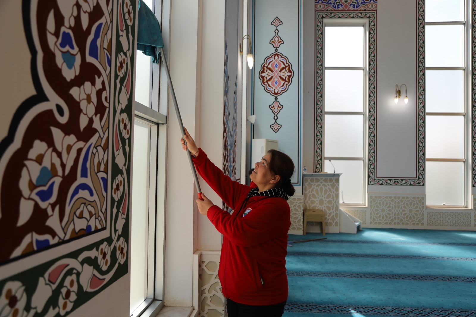 Menderes Belediyesi’nden Ramazan öncesi camii temizliği Menderes Belediyesi yaklaşan Ramazan ayı öncesi ilçedeki camiilerde temizlik yaptı.“Amacımız