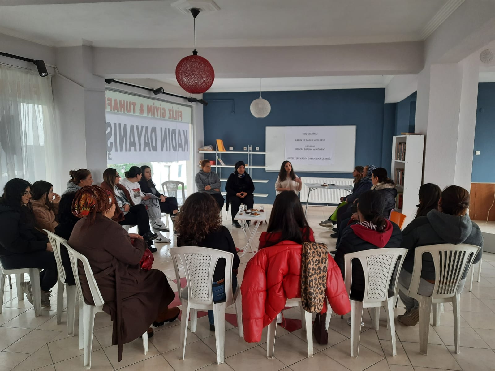 Çiğli’de Kadın ve Sağlık Atölyesi Eğitimleri devam ediyor Çiğli Belediyesi tarafından, Güzeltepe Kadın Dayanışma Derneği’nin katkılarıyla hayata geçirilen“Kadın
