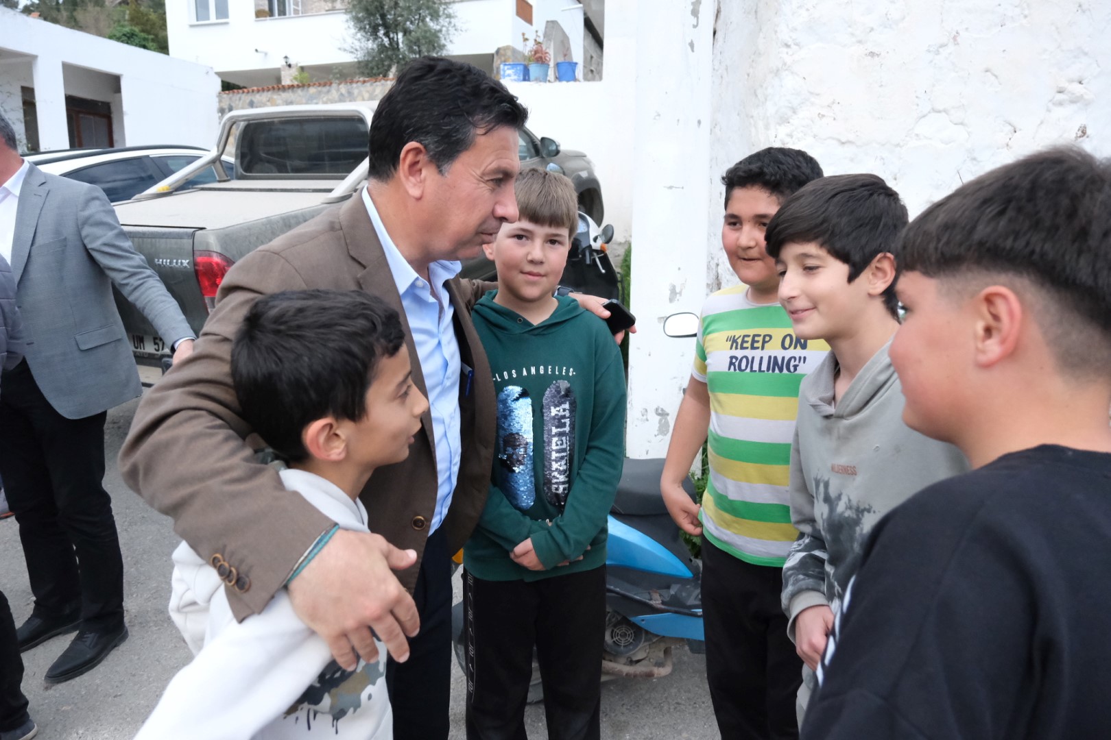 Bodrum Belediye Başkanı Ahmet Aras, saha ziyaretleri kapsamında Gündoğan Mahallesi genelinde