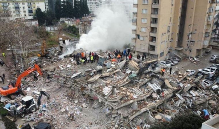 Kahramanmaraş merkezli depremlerde 45 bin 89 kişinin hayatını kaybettiğini bildirdi.