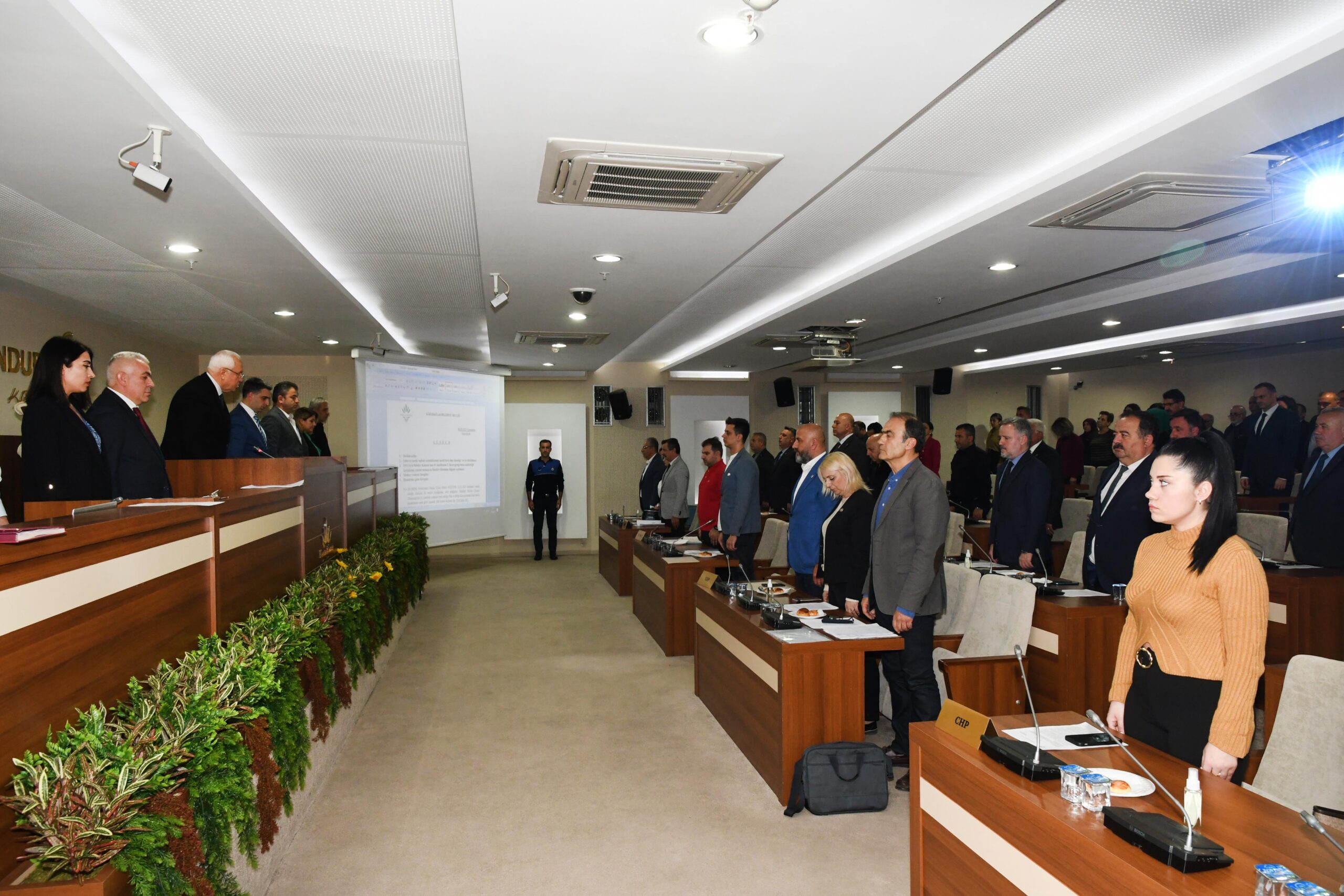 Karabağlar Belediye Meclisi’nden saygı duruşu Karabağlar Belediye Meclisi’nin mart ayı toplantısında, 6 Şubat’ta Kahramanmaraş merkezlidepremlerde