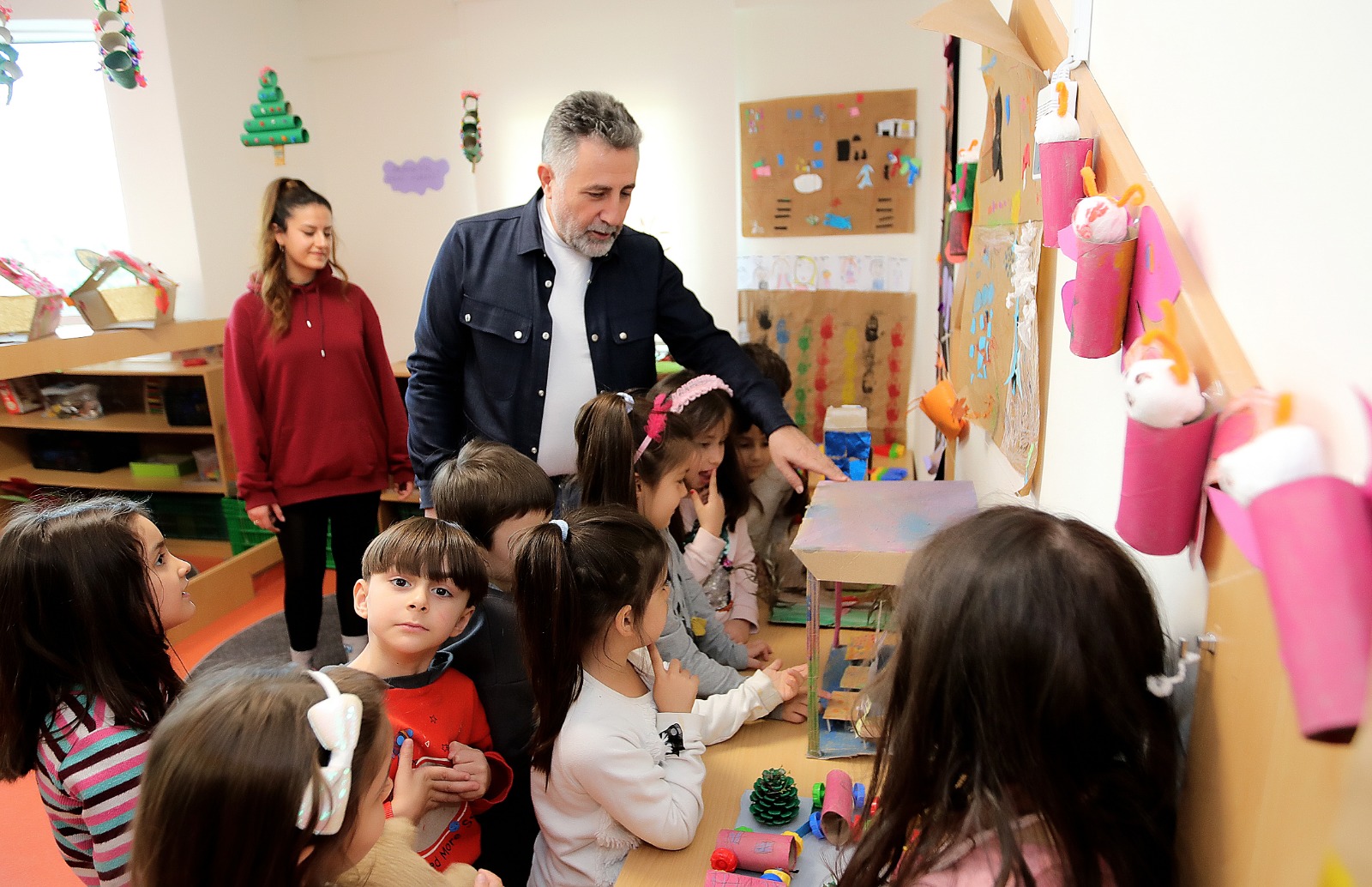 23 Nisan’ı çocuklarla karşıladı 23 Nisan Ulusal Egemenlik ve Çocuk