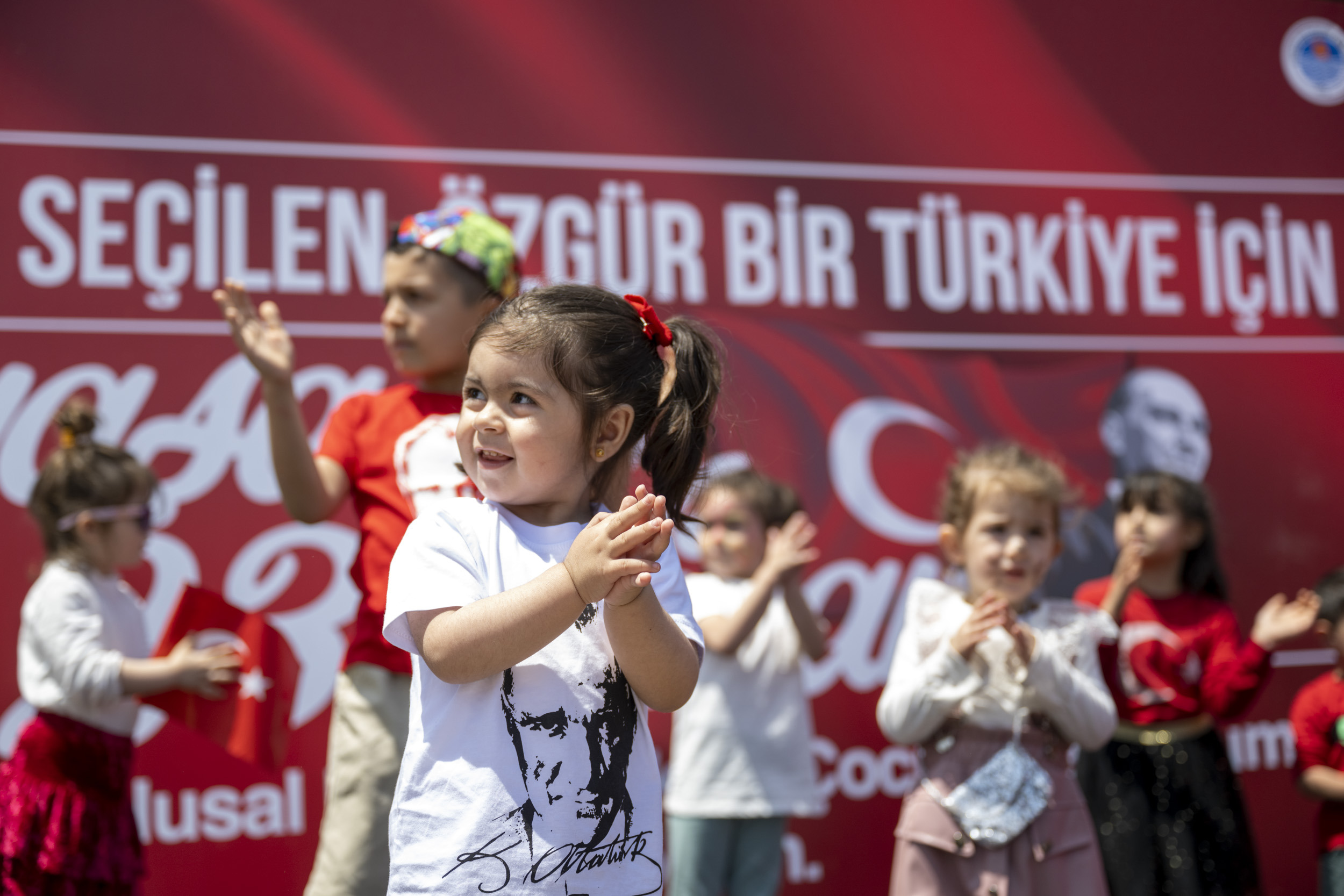 SAHİLDEKİ EĞLENCELİ ETKİNLİKLERLE ÇOCUKLAR NEŞE DOLDU 23 NİSAN’DA TÜM ETKİNLİKLER