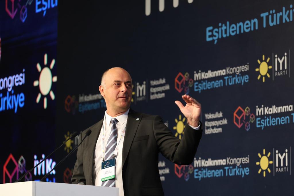 1) Akkuyu bütün unsurları ile ithal bir proje. Bizim topraklarımızda,