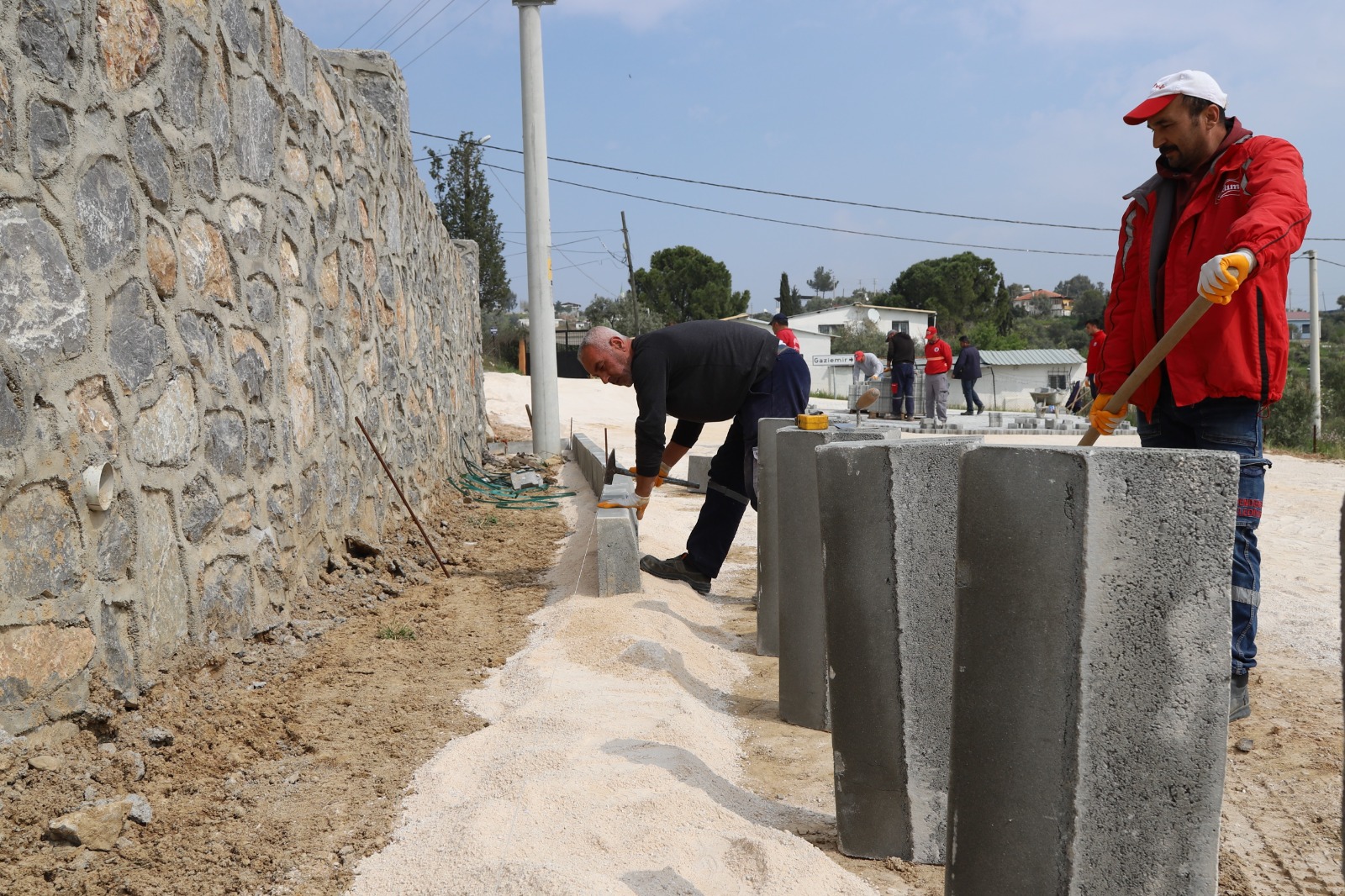 Menderes ilçesinin 44 mahallesinde kilit parke taş tamiratı ve yenidenyapım