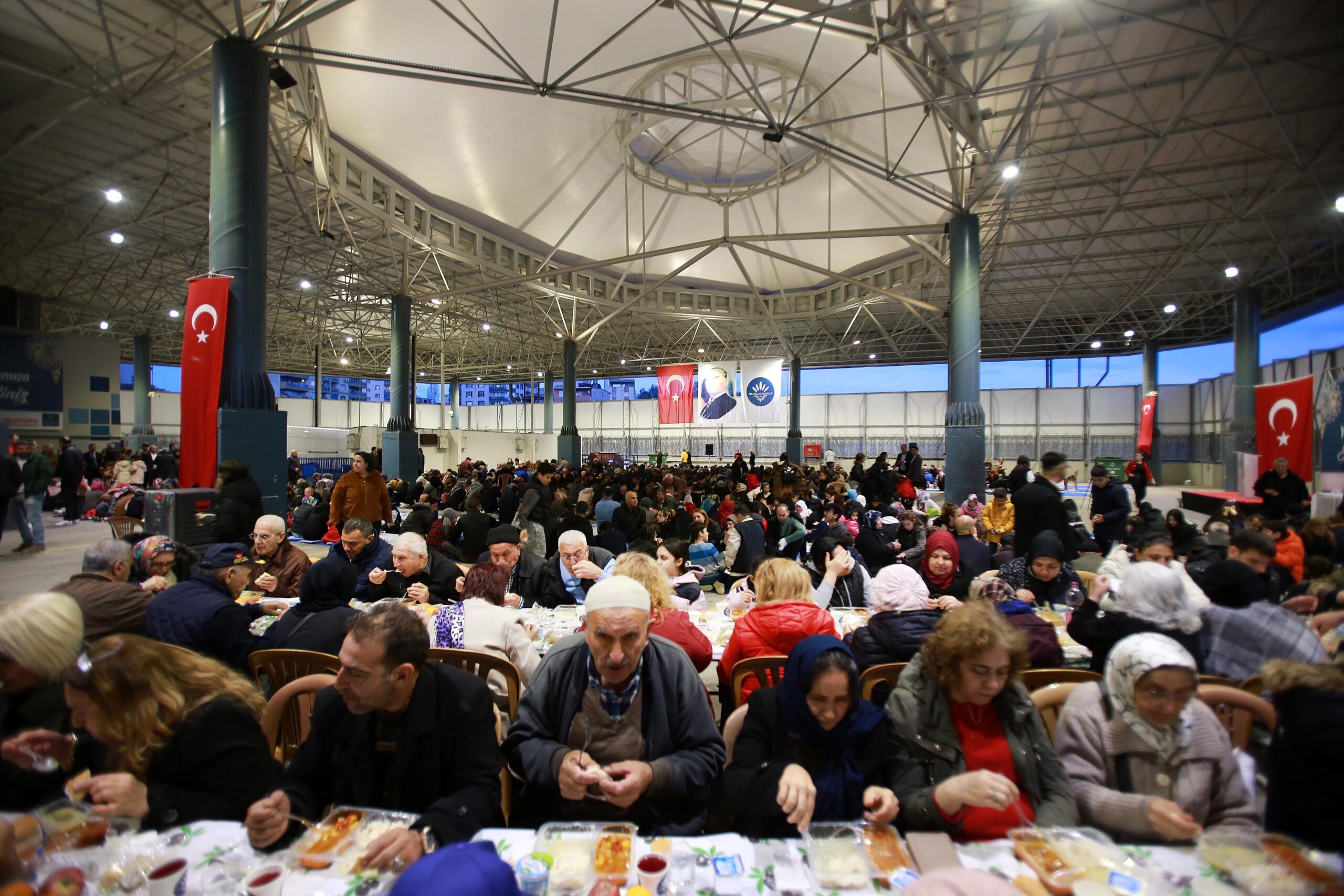 Karabağlar Belediyesi, birlik, beraberlik ve dayanışmanın sembolü Ramazan ayında, Yeryüzü