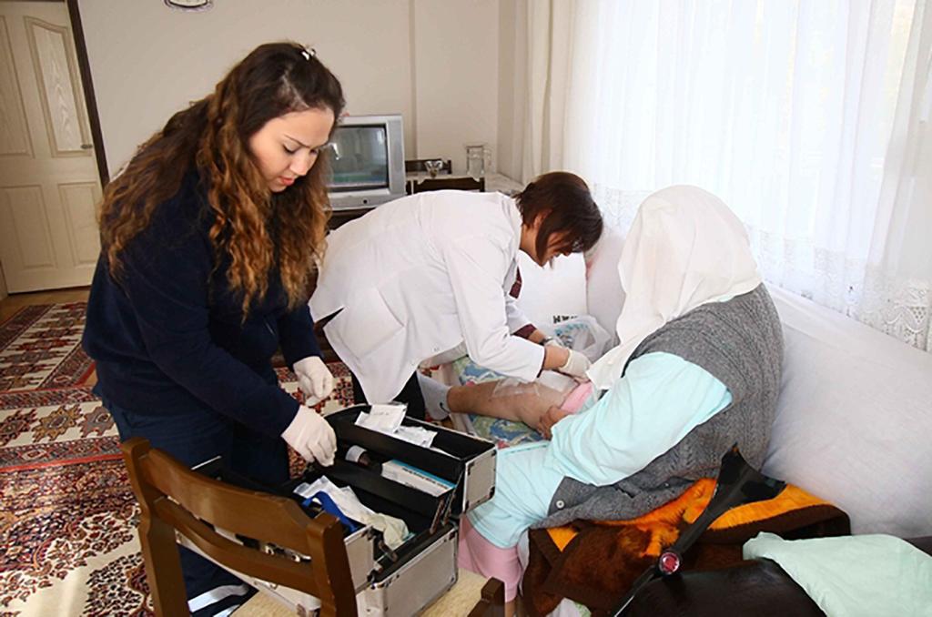 Sağlık alanında yaptığı yatırımlarla ilçede her yıl binlerce kişiye ücretsiz