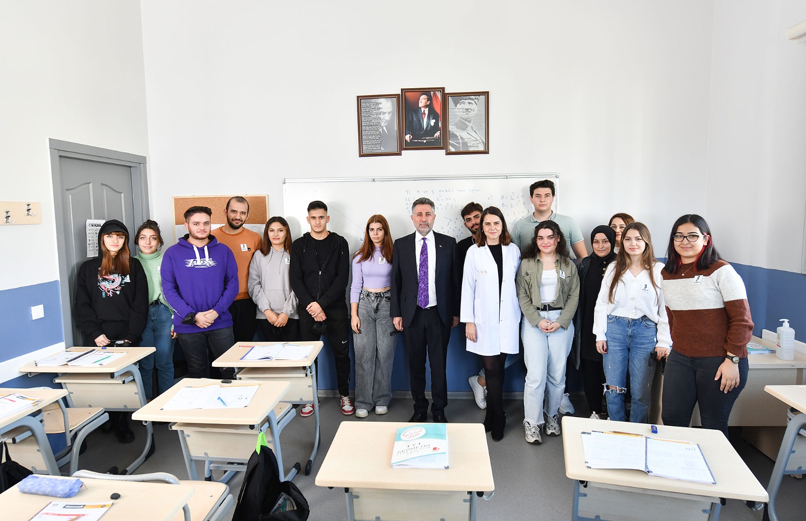 Eğitim alanındaki yatırımları ve başarılarıyla fark yaratan Bayraklı Belediyesi, bünyesindeki